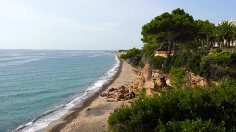 Sand beach with turquoise ocean during spring in Miami Platja Stock Footage 151979360