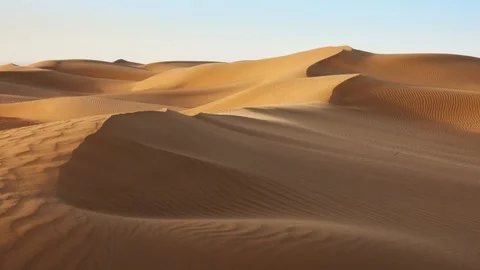 Sand blowing over dunes in wind, Sahara desert Vídeo Stock 87195409