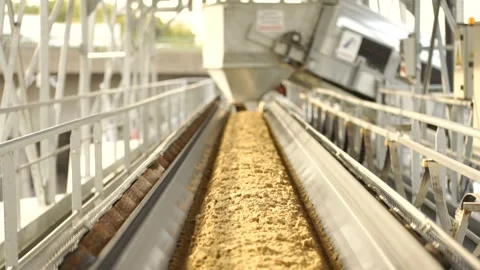 Sand on conveyor Video stock 303137359