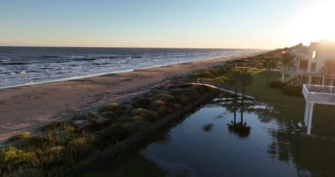 Sand Dune Barrier Between the Homes and the Gulf Aerial View Galveston Texas 스톡 동영상 335763269