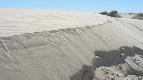 Sand erosion as a desert dune collapses in slow motion. Filmed on Red Camera. 動画素材 116369992