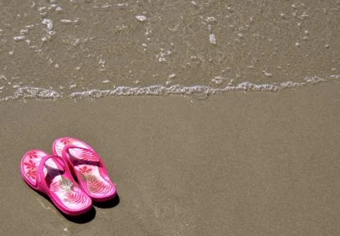 In the sand - flip-flops 13 Fotos Stock