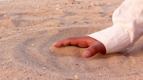 Sand flows away from the hand Video stock 96726655