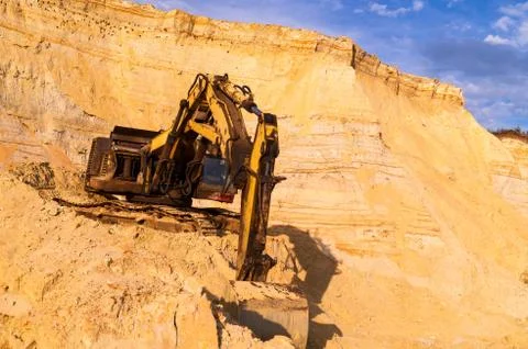 Sand mining concept. Old quarry sand excavator with heavy machinery. Construc Foto stock