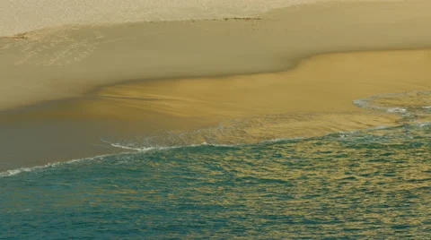 Sand shore and the waves Vídeo Stock 46961510