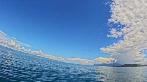 Sand spit in the ocean of the tropics 库存影片 245268085