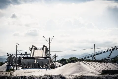 Sand stone crush process refinery operating conveyor belt mining terminal Stock Photos