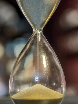 Sand timer hourglass in operation Stock-Fotos