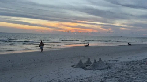 Sandcastles on a Beach - Sunset - Naples, FL - June 19, 2026 库存影片 337910835