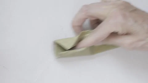 Sanding white wall surface with sandpaper Vídeos de archivo 341783117