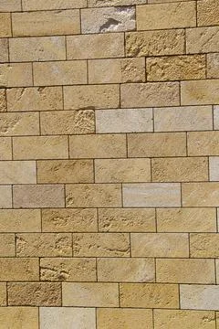 Sandstone brick wall, background, close-up. Eco-friendly construction. Foto stock