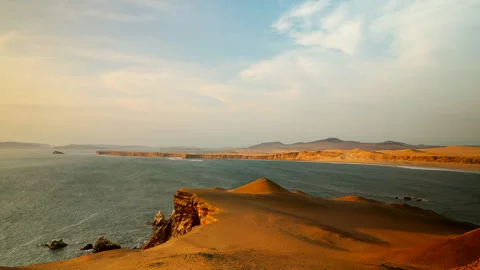 Sandstone Cliffs and Dunes at Paracas National Reserve Vídeos de archivo 339725236