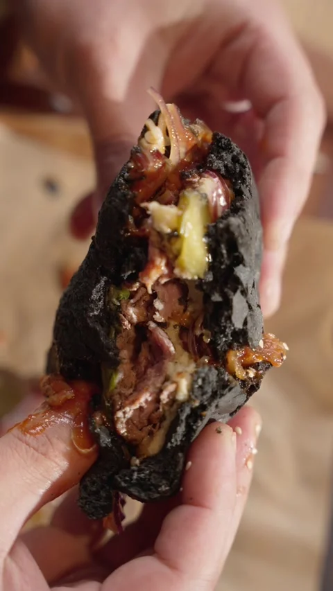 Sandwich with vegetables and meat. Video stock 220065635