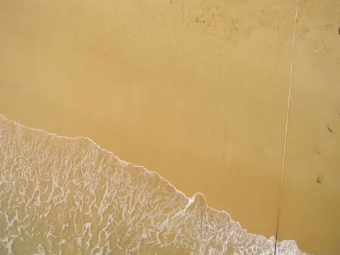 Sandy beach and waves aerial view Vidéo 73017568