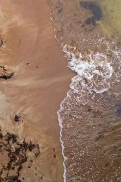 Sandy beach and waves. View from above. Foto stock