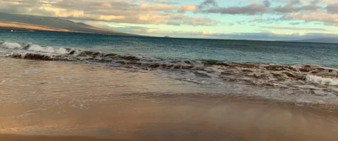 Sandy Beach on Maui During Sunset 動画素材 158032354