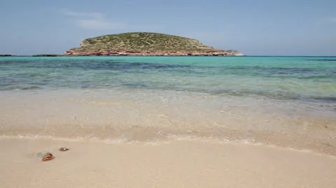 Sandy beach with turquoise water Video stock 24432022