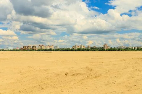Sandy beach within the city limits. yellow bright sand and a view of the city 스톡 사진