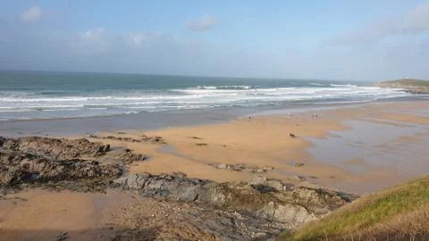 Sandy Cornish beach during a windy and wintery British season Foto stock