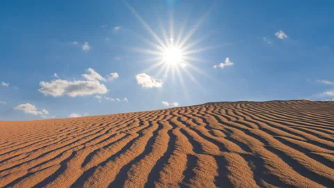 Sandy desert under a sparkle sun time lapse scene Vídeos de archivo 264638438