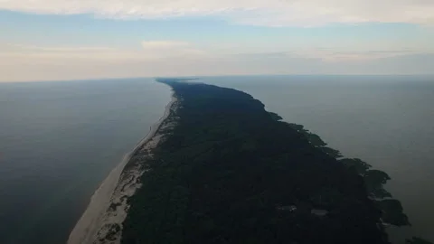 The sandy shore of the peninsula. Panoramic view and the ocean is washing the Stock Footage 93792425