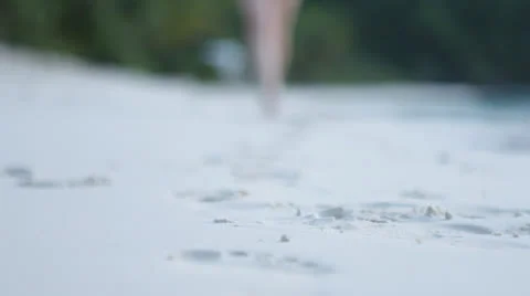 Sandy walk approach 3, shallow DOF Video stock 23835086