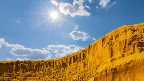 Sandy wall under a sparkle sun Vídeos de archivo 330116611