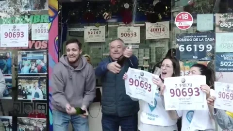 Sant Boi de Llobregat distributes 12 million euros in prizes from Christmas Lott Vídeo Stock 324722941