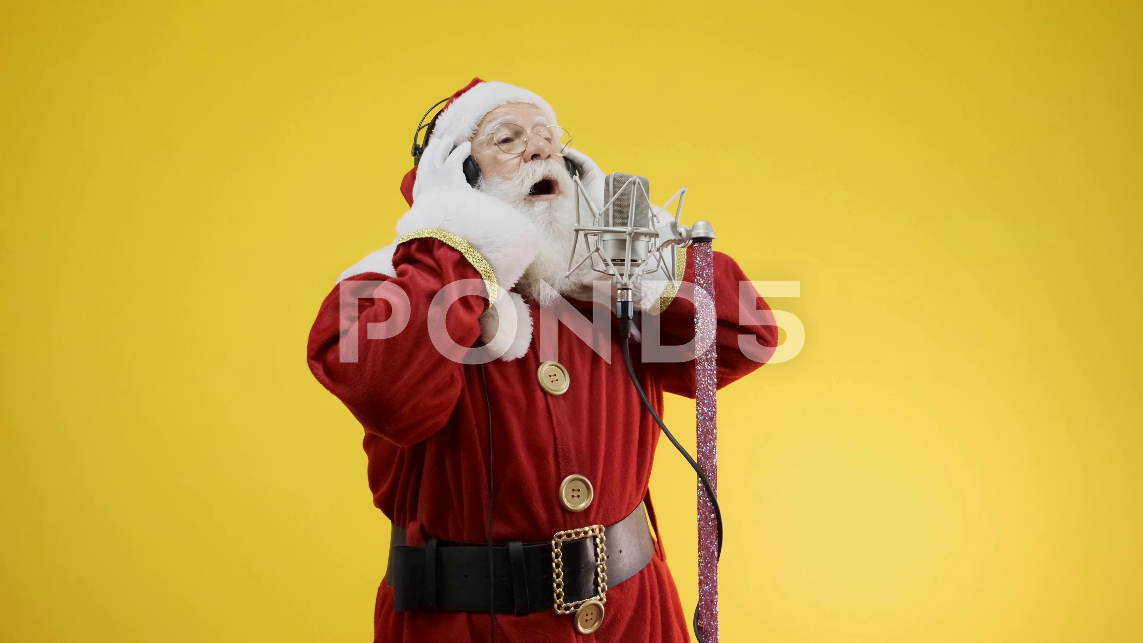 RGG Studio on X: Sing Sayonara Silent Night in a Santa costume