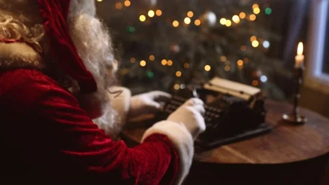 Santa Claus typing Vídeos de archivo 221348196
