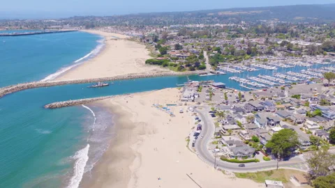 Santa Cruz Aerial Pullback View of Harbor Beach and Coastal Homes 01 Vidéo 335259104