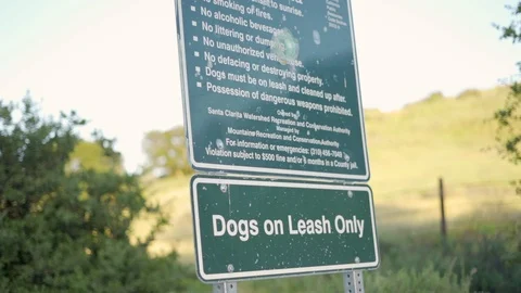 Santa Monica Mountain Conservancy Zone Parkland sign board Stockbeeldmateriaal 106880041