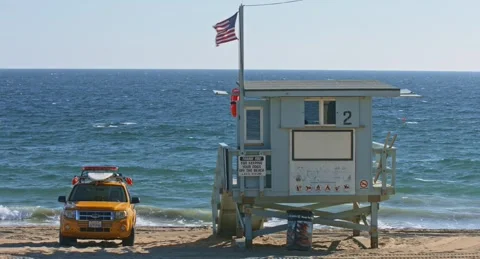 SANTA MONICA, USA – 2026/08/27: Beach lifeguard tower. Video stock 339274853