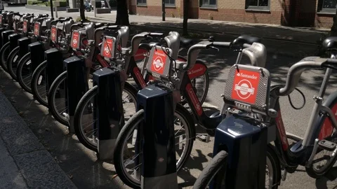 Santader Bikes pan from bikes to payment machine Video stock 91503937