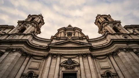 Sant'Agnese in Agone at sunset. Video stock 220514024