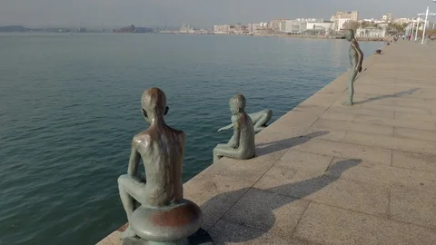 Santander, statues in memory of children beggars Video stock 105552249