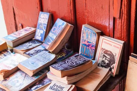 SANTIAGO DE CUBA,  CUBA - JAN 31, 2016: Books in Libreria La Escalera booksto Stock Photos