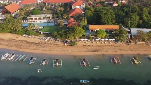 Sanur sunrise move left Stock Footage 329890326