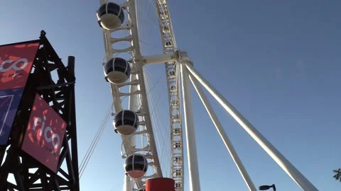 Sao Paulo: People react to Roda Rico, The Largest Ferris Wheel In Latin America Video stock 225673538