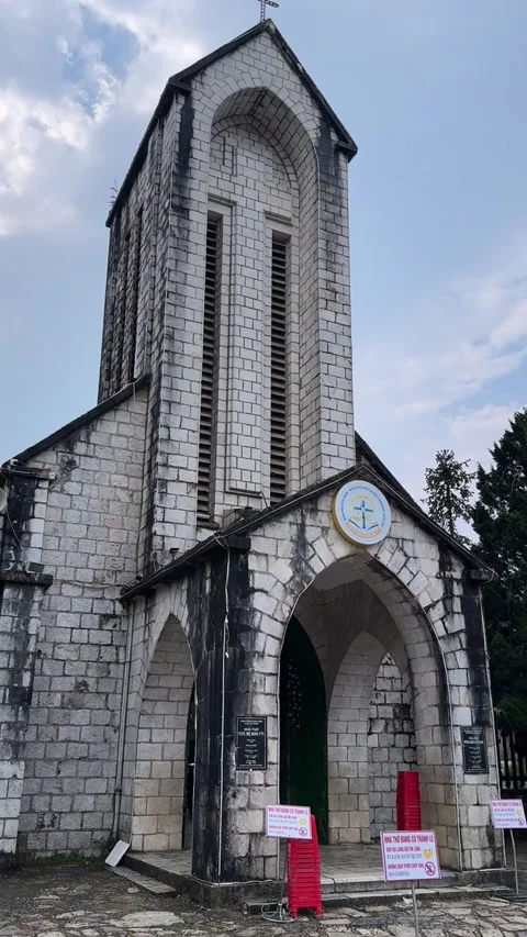 Sapa Cathedral, Heritage Building Left by French Colonization Vídeo Stock 342536232