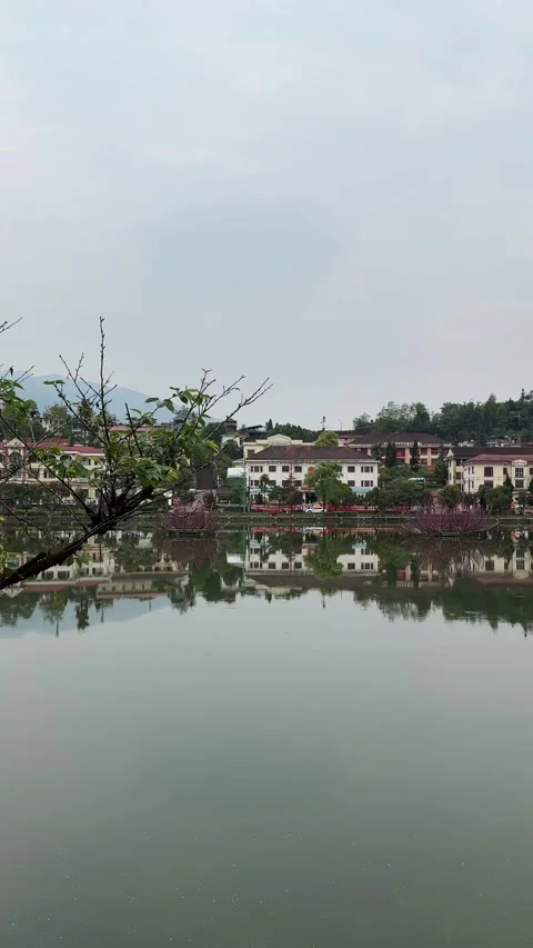 Sapa Lake Panoramic Landscape with Clear Water and Blue Sky. Vídeo Stock 342536207