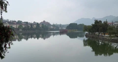 Sapa Lake Panoramic Landscape with Clear Water and Blue Sky. 스톡 동영상 342536225