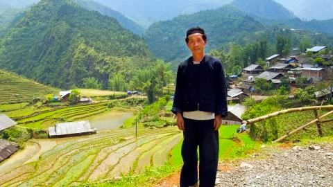 SAPA, VIETNAM - MAY 2014: native Akha man posing . Foto stock