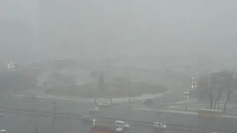 Сar traffic during the beginning of a snow storm in the city Stock Footage 151609265