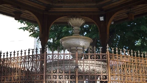 Sarajevo Begova Mosque front yard. Mosques are place where the muslims pray. Vídeos de archivo 123746500