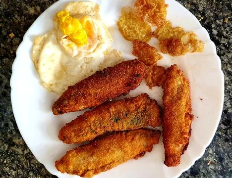 Sardines battered with fried egg. Foto stock