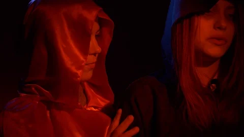 Satanic witches performing dark ritual. 4K UHD Stockbeeldmateriaal 74564021