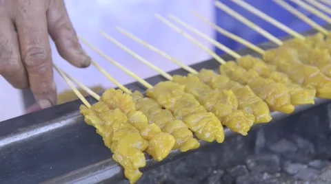 Satay chicken on grill Stock Footage