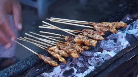 Satay on fire with smoke and an appetizing look. 動画素材 204048877