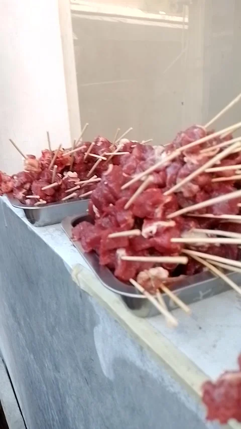 Sate mentah Video stock 245604919